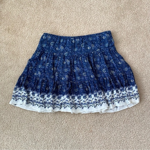 Chelsea & Violet Blue Floral Skirt Size Large - Picture 5 of 5